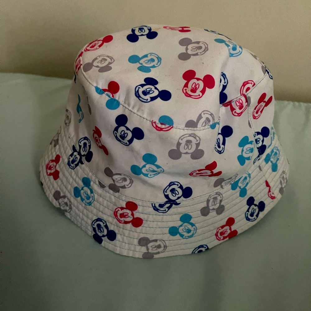mickey hat a boy